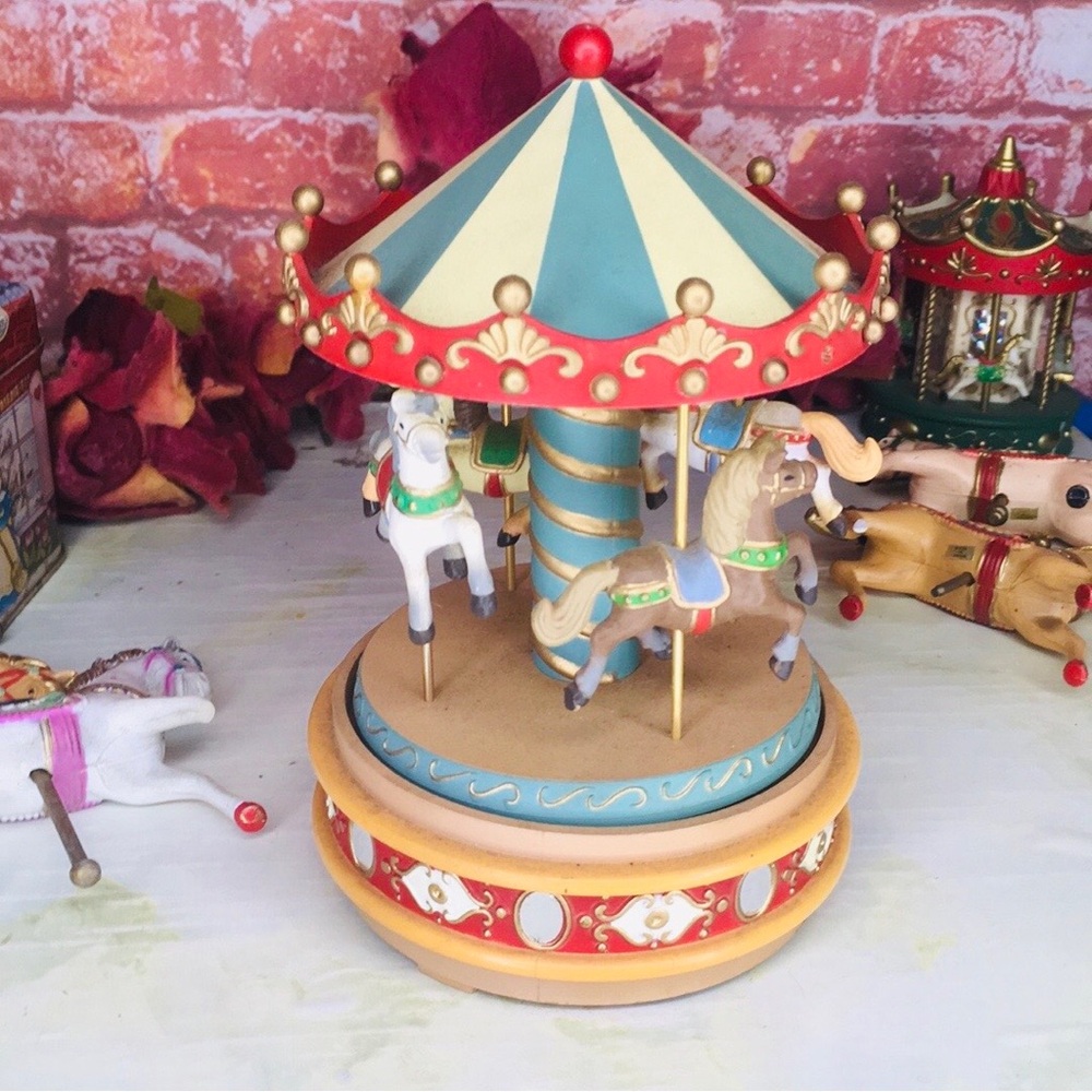 Vintage 80s Enesco  Christmas Carousel Set - Picture 4 of 14